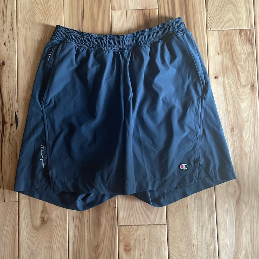 Men’s M shorts.